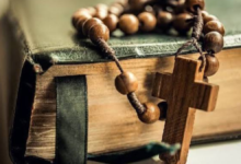 what's the difference between catholic and christian