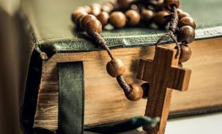 what's the difference between catholic and christian
